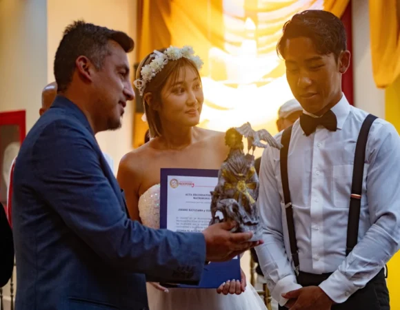 💍 El turista que esperó 7 meses para ver Machu Picchu… volvió para casarse simbólicamente en Cusco